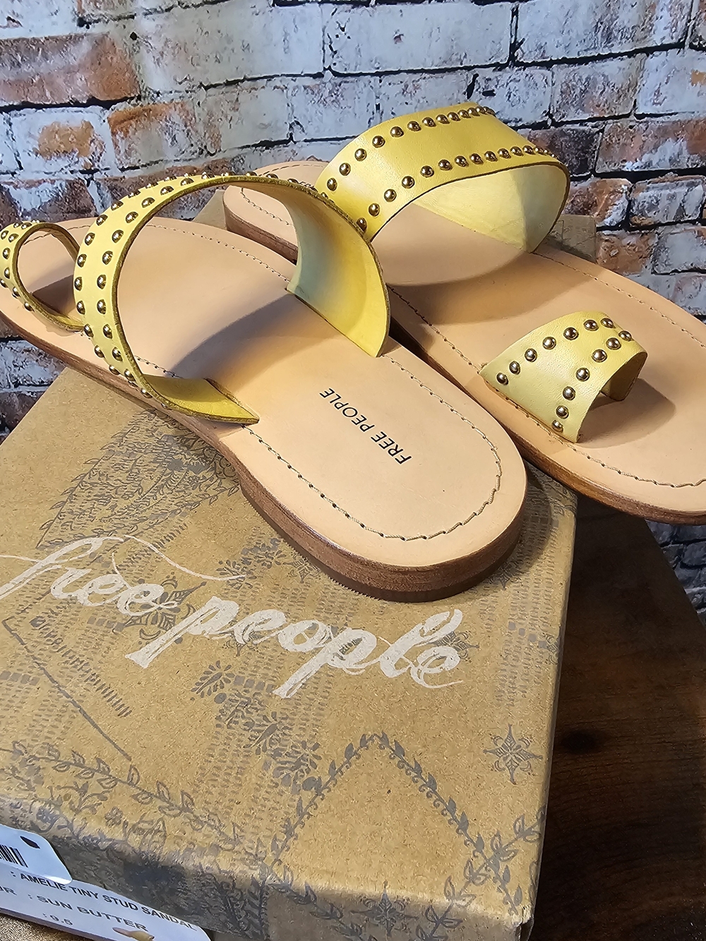 Free People Sun Butter Yellow Studded Toe Ring Leather Sandals Size 9.5